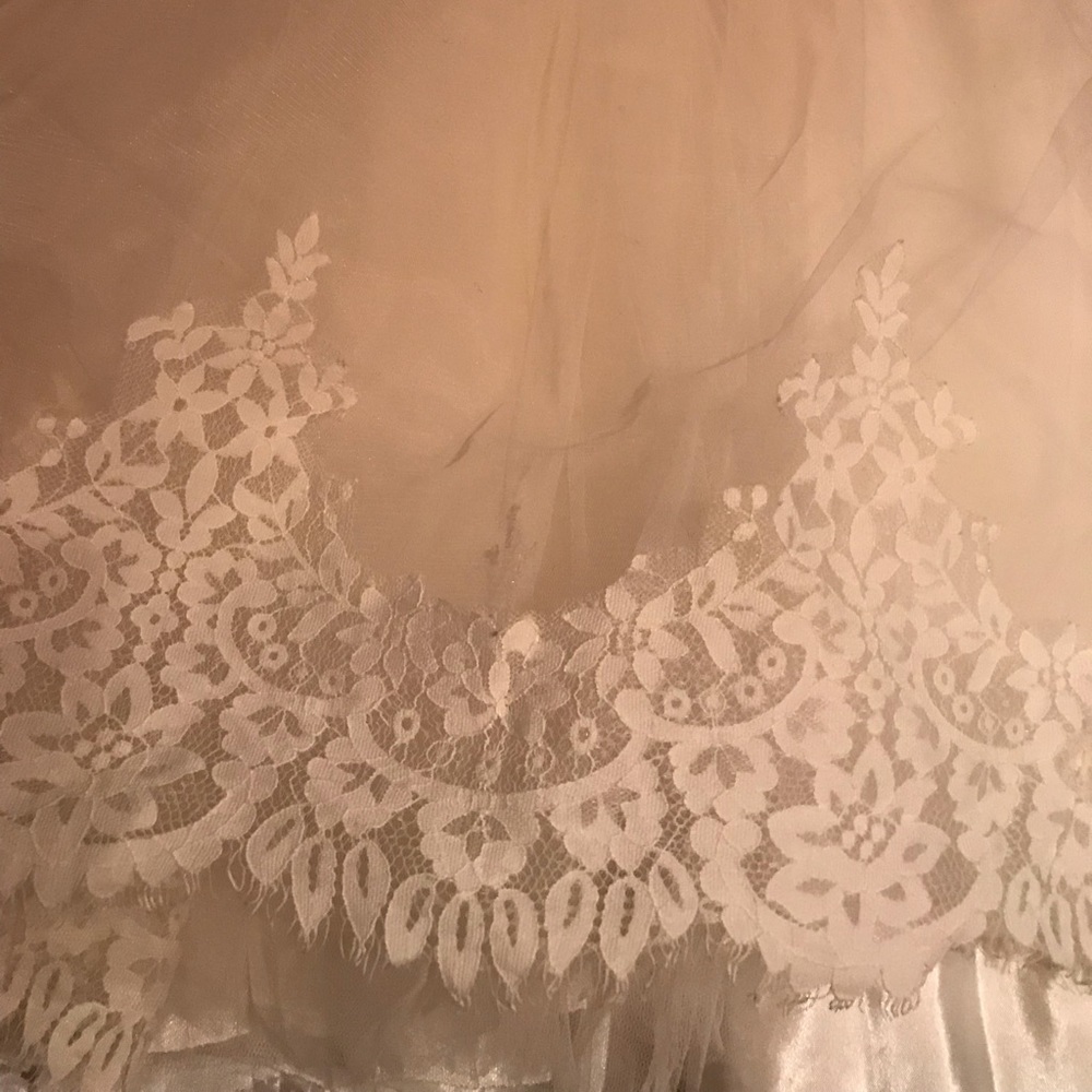 Beautiful Italian wedding dress - Picture 5 of 5